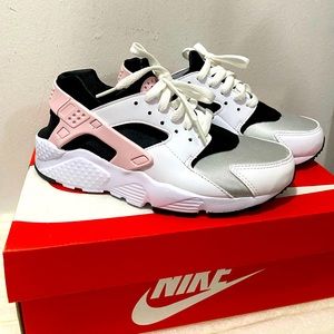 BNIB Nike Huarache size 5.5Y (fits 5.5-6W)